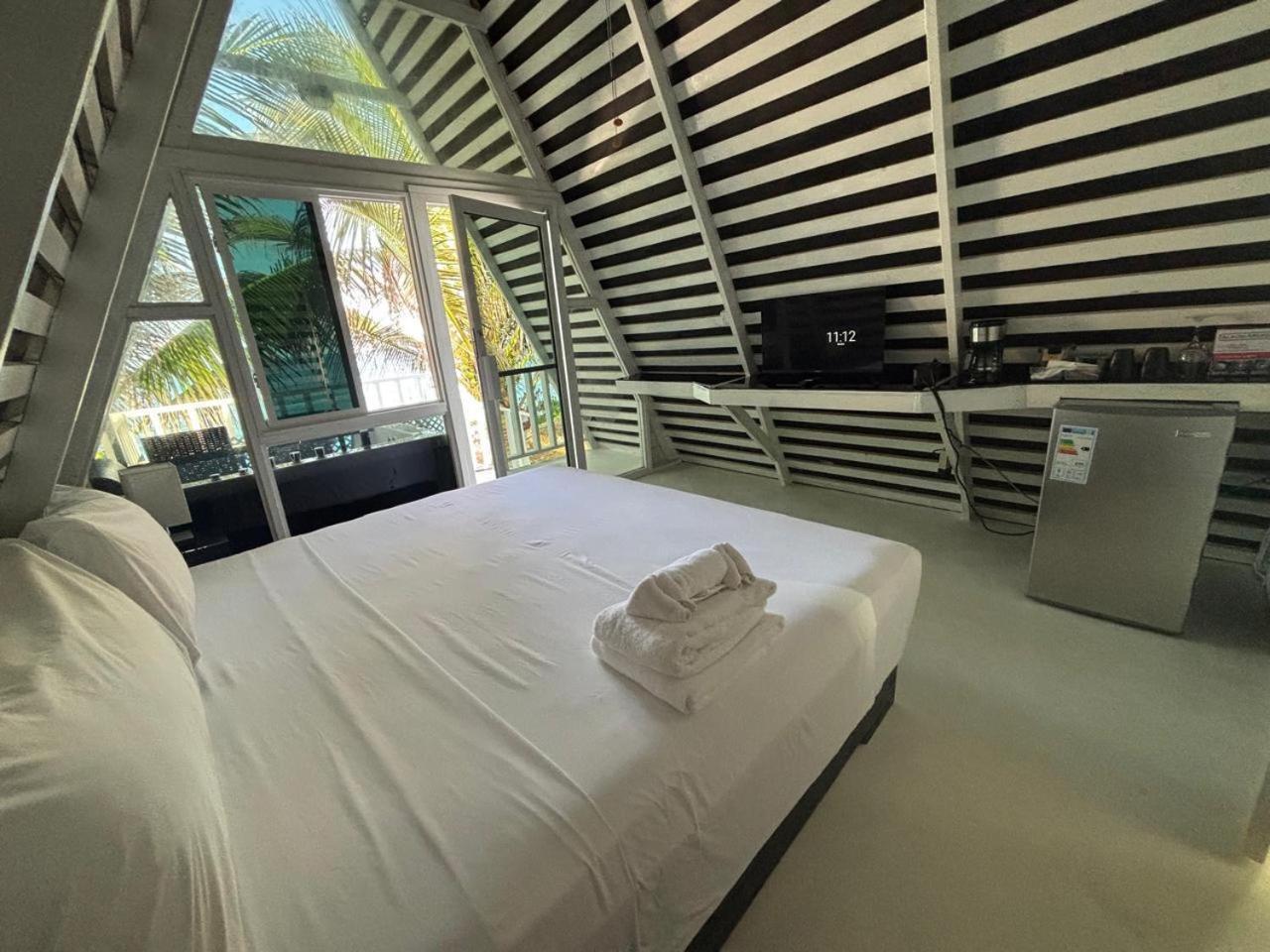 The Sea Cliff Hotel Resort & Spa ปอร์ตอันโตนิโอ ภายนอก รูปภาพ
