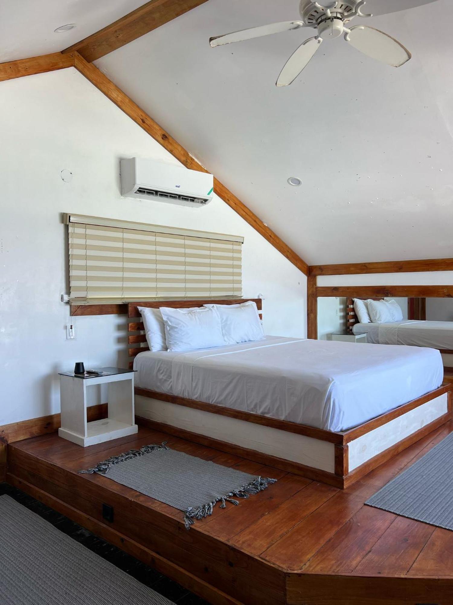 The Sea Cliff Hotel Resort & Spa ปอร์ตอันโตนิโอ ภายนอก รูปภาพ